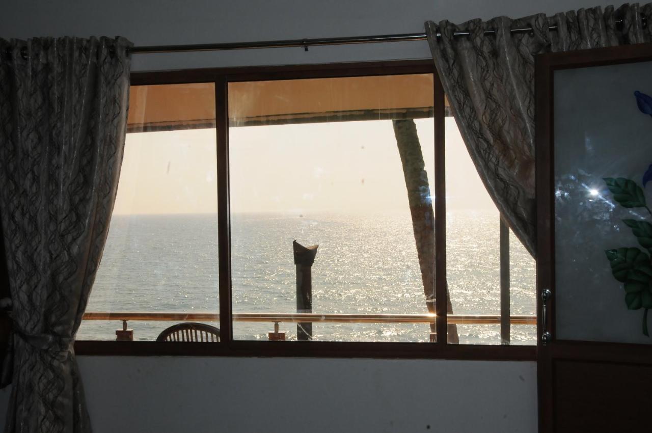 Black Beach Resort Varkala Buitenkant foto